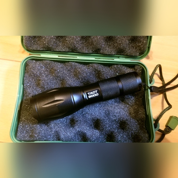 Super Bright Titanium Flashlight w/ Case, Rechargeable Battery, and Mulți Tool - Picture 2 of 4